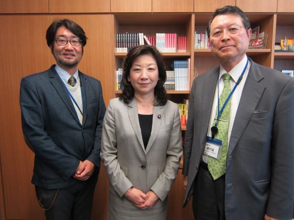 野田聖子先生と薬師寺先生と面会させていただきました。