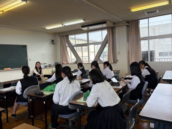 群馬県立館林女子高等学校にて講演を行いました。